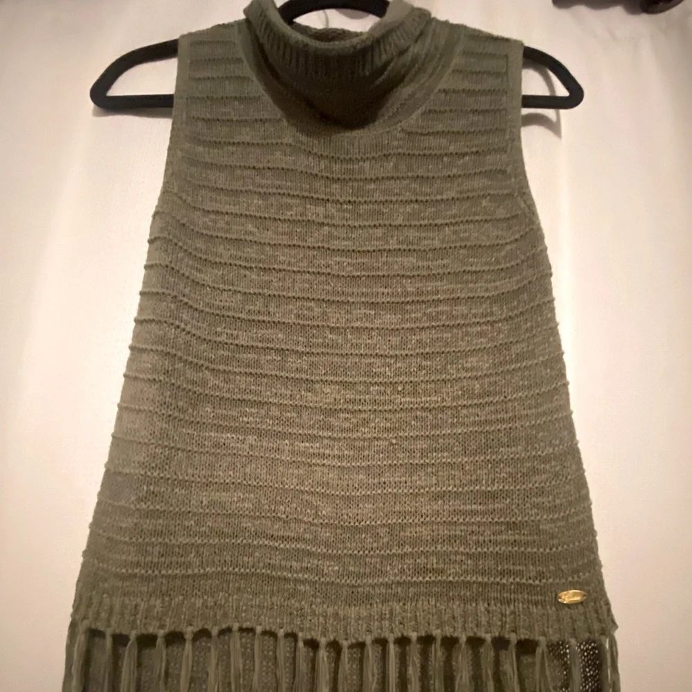 Guess Woman’s army green top - Picture 1 of 5